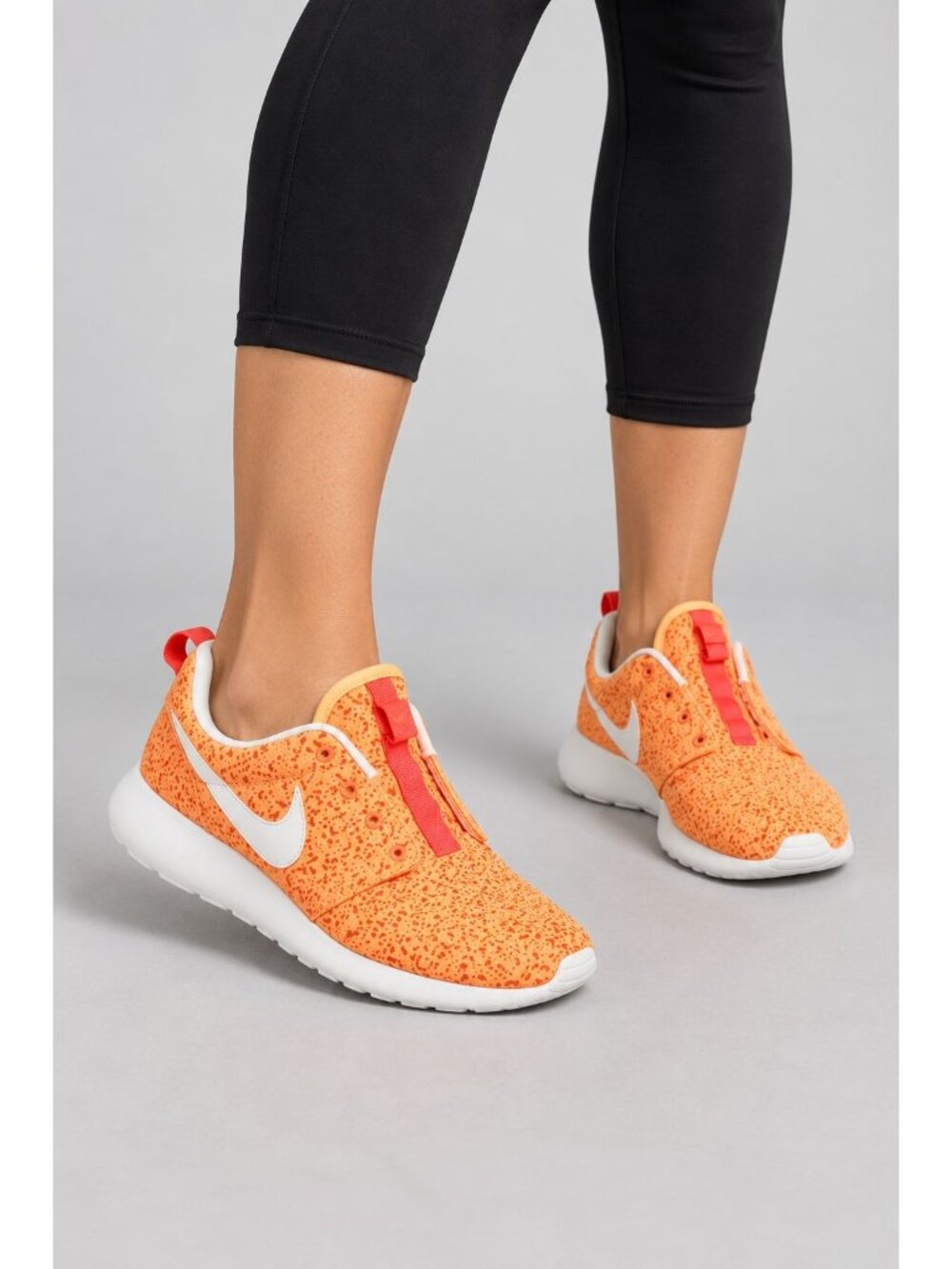Nike Unisex Roshe Run Orange Speckled White Swoosh Sneakers Size 7